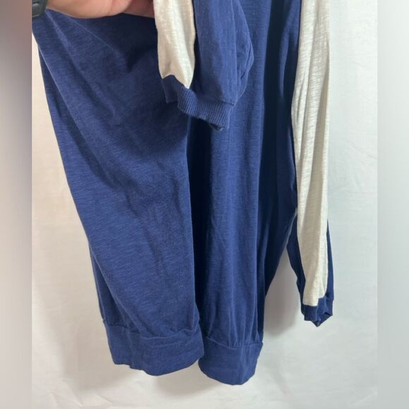 Torrid Womens Navy and Cream Slub Jersey Raglan Blouse 0637 - Picture 6 of 9